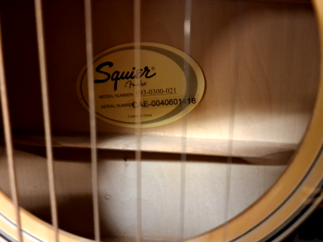 Squier By Fender. Akustisk guitar